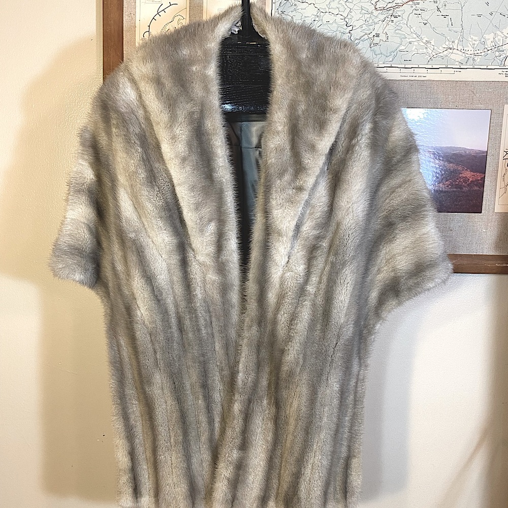 Spring Furs Vintage 1950s silver mink wrap in perfect condition!